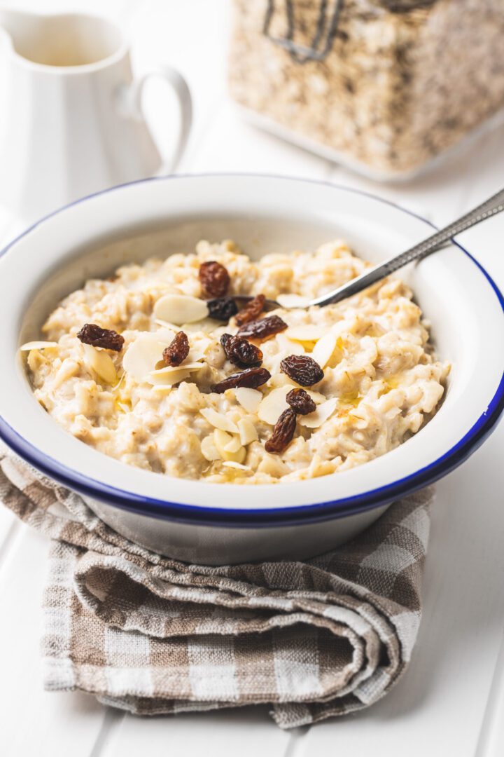 Proteínová cereálna kaša s hrozienkami Proteínová cereálna kaša s hrozienkami